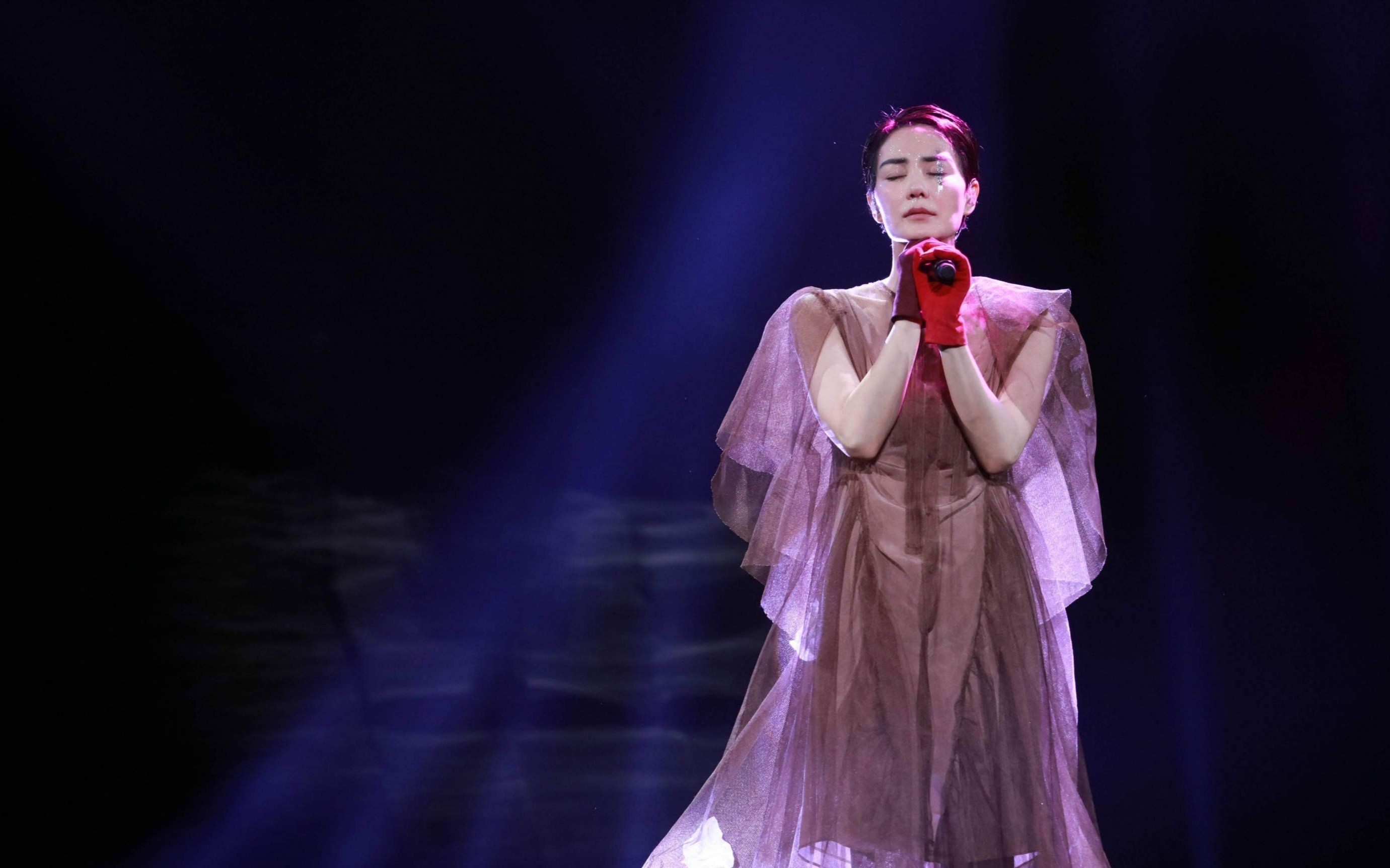 王菲《容易受伤的女人》快来欣赏下吧