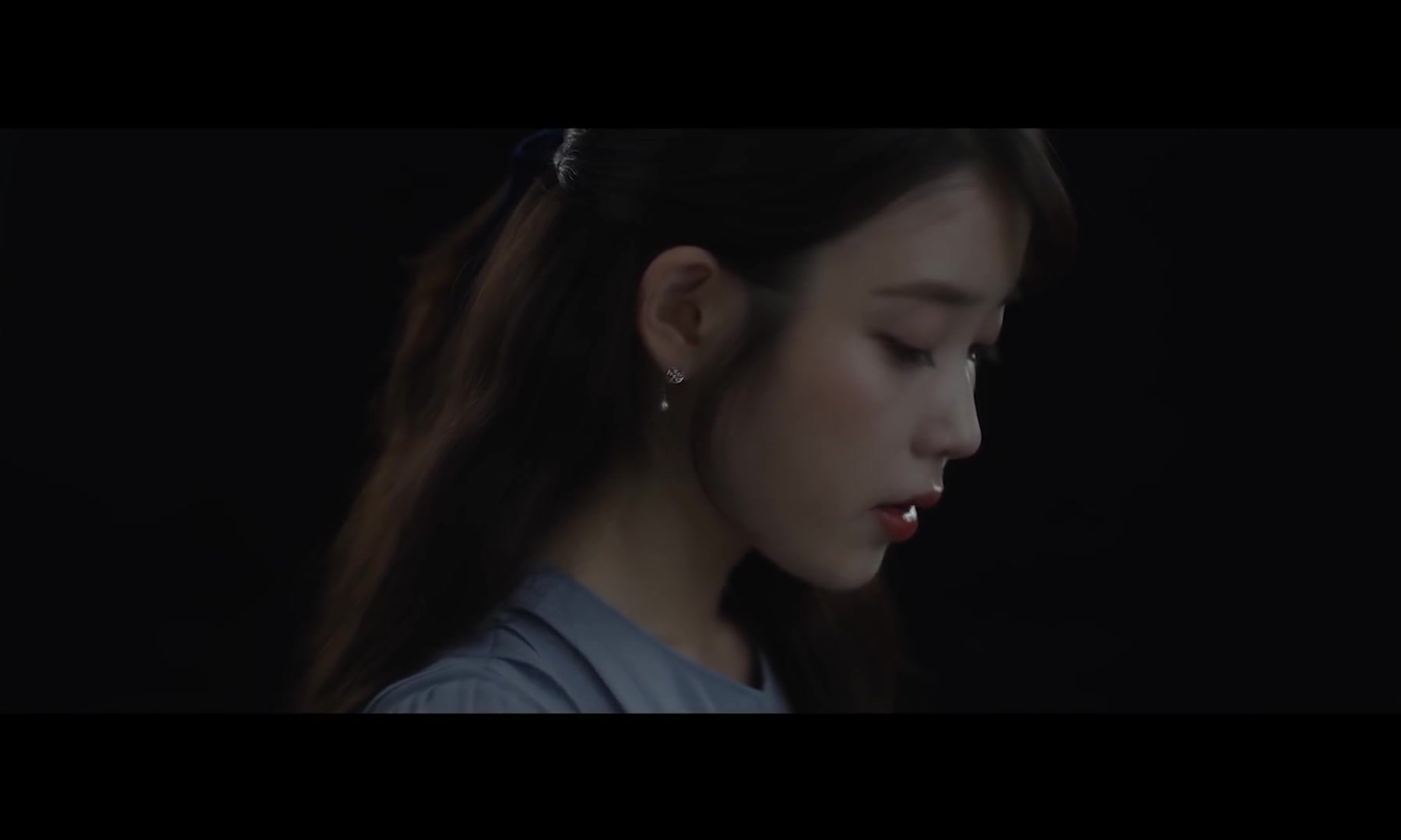 [图]应该忘记的心 - IU (原唱: 故 金光石)