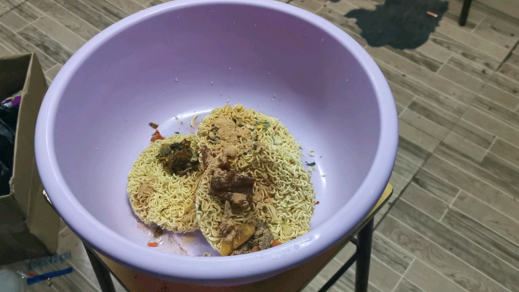 寝室必备大盆泡面,还有谁