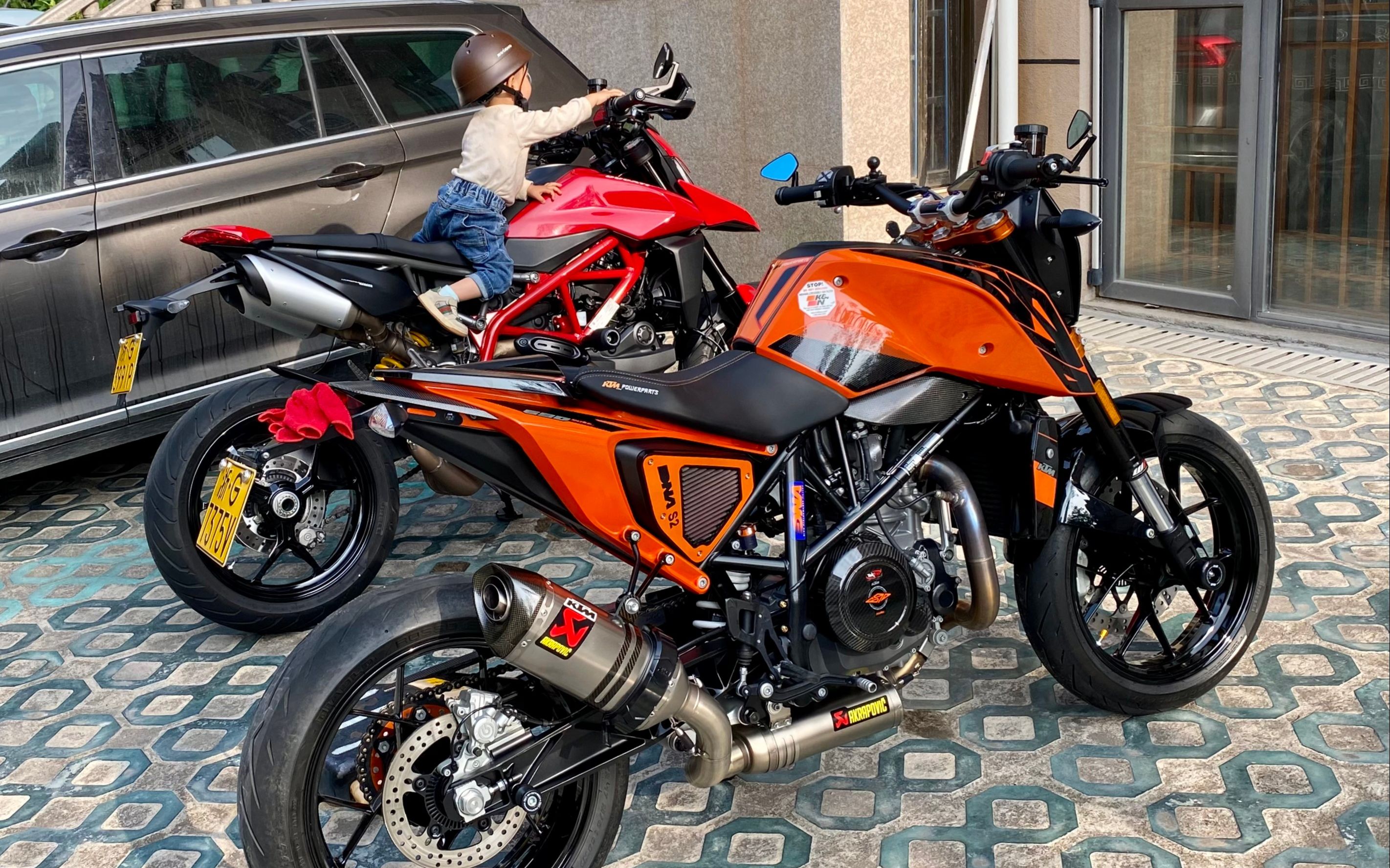 ready to race ! ktm duke 690