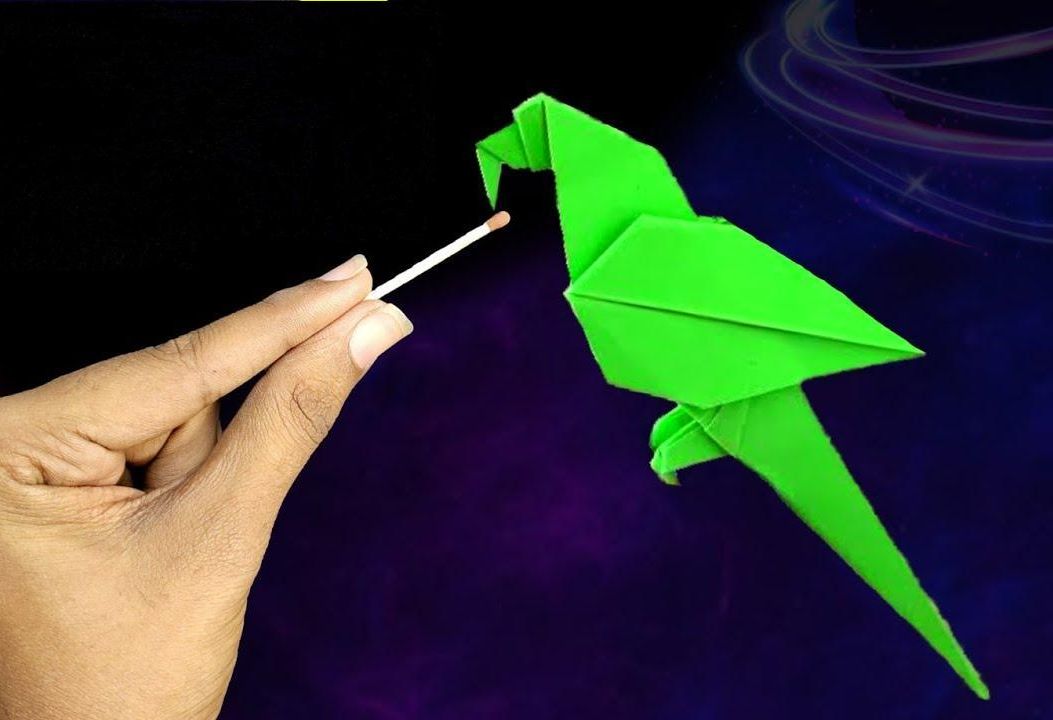 今天我们来制作一个折纸平衡鸟玩具!