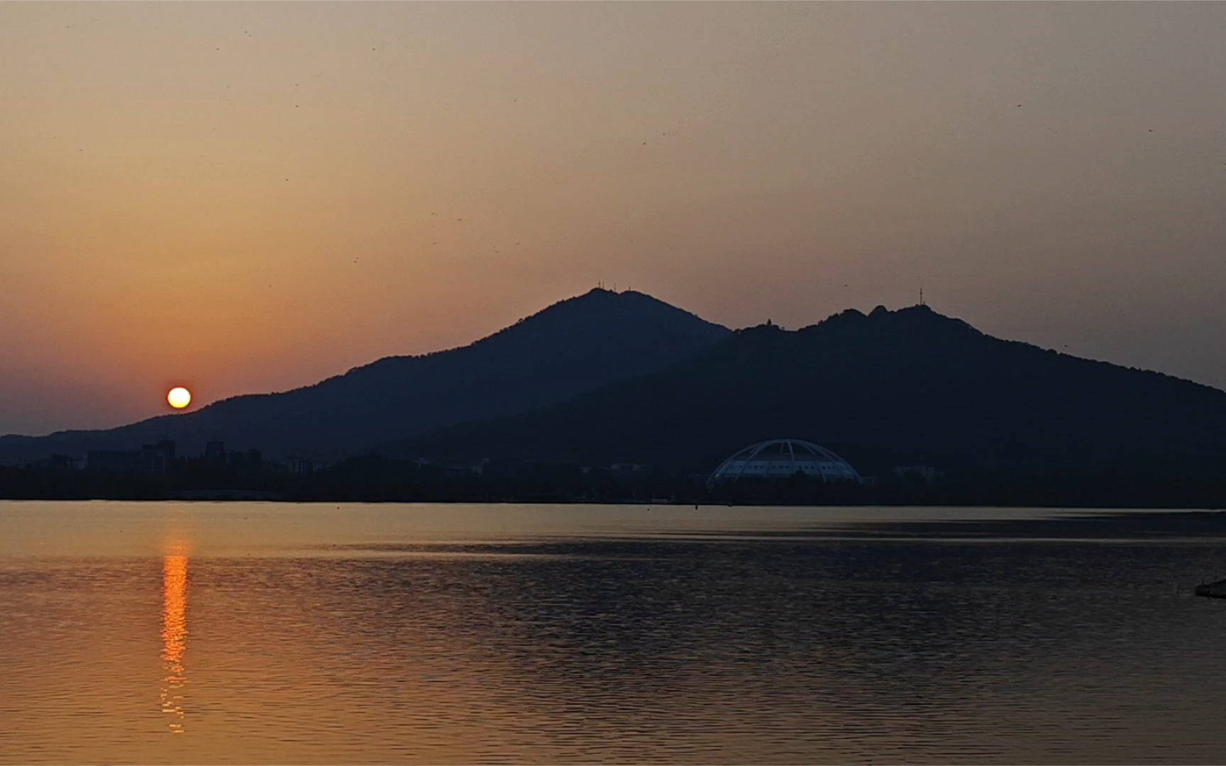 拍的最好的一个日出～南京玄武湖