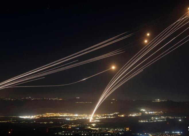 现场!以色列铁穹系统拦截黎巴嫩真主党导弹