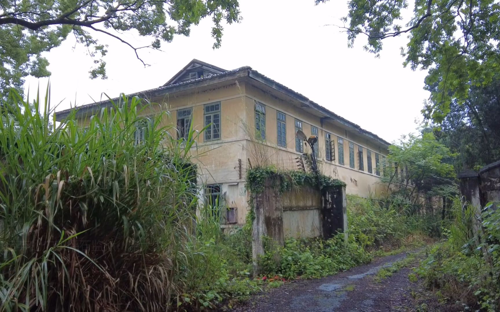 走进广东的一个废弃监狱真实的高墙内长啥样看完觉得自由真好