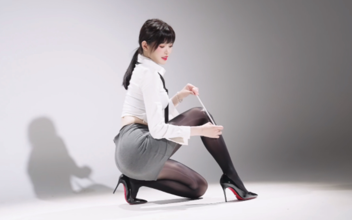 【吴尽意】《nice body-a酱》【油亮丝袜】【高清竖改】