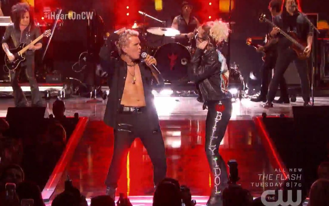 [图]【麦莉与摇滚传奇】Miley Cyrus & Billy Idol - Rebel Yell (Live iHeartRadio 2016)