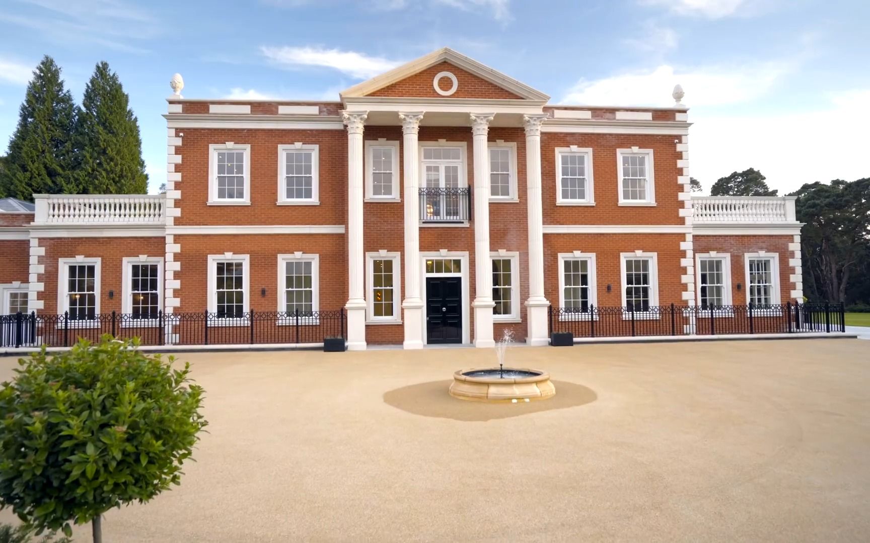 大型红砖英式庄园,赠送超级游艇2艘