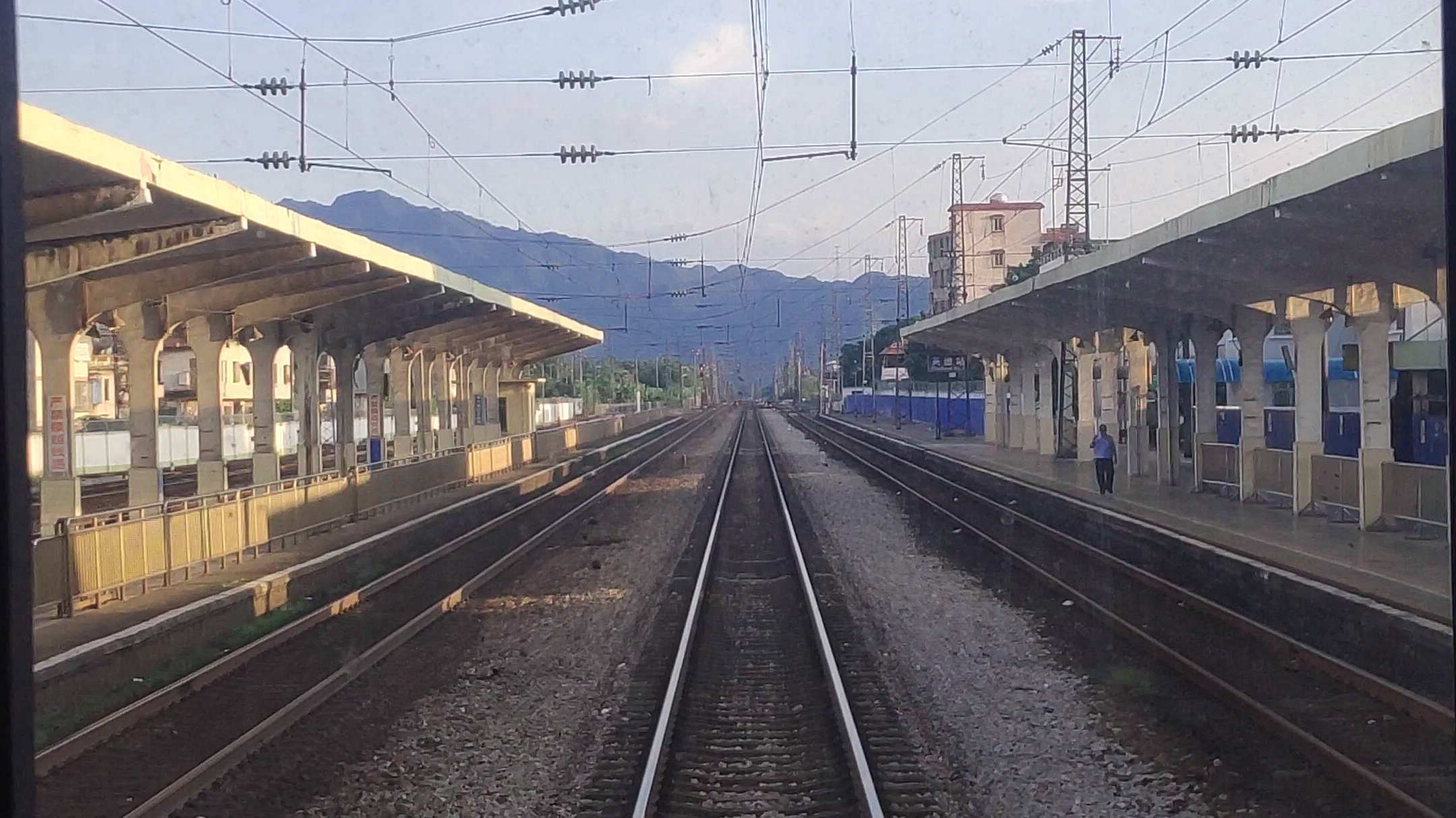 列尾视角通过英德站