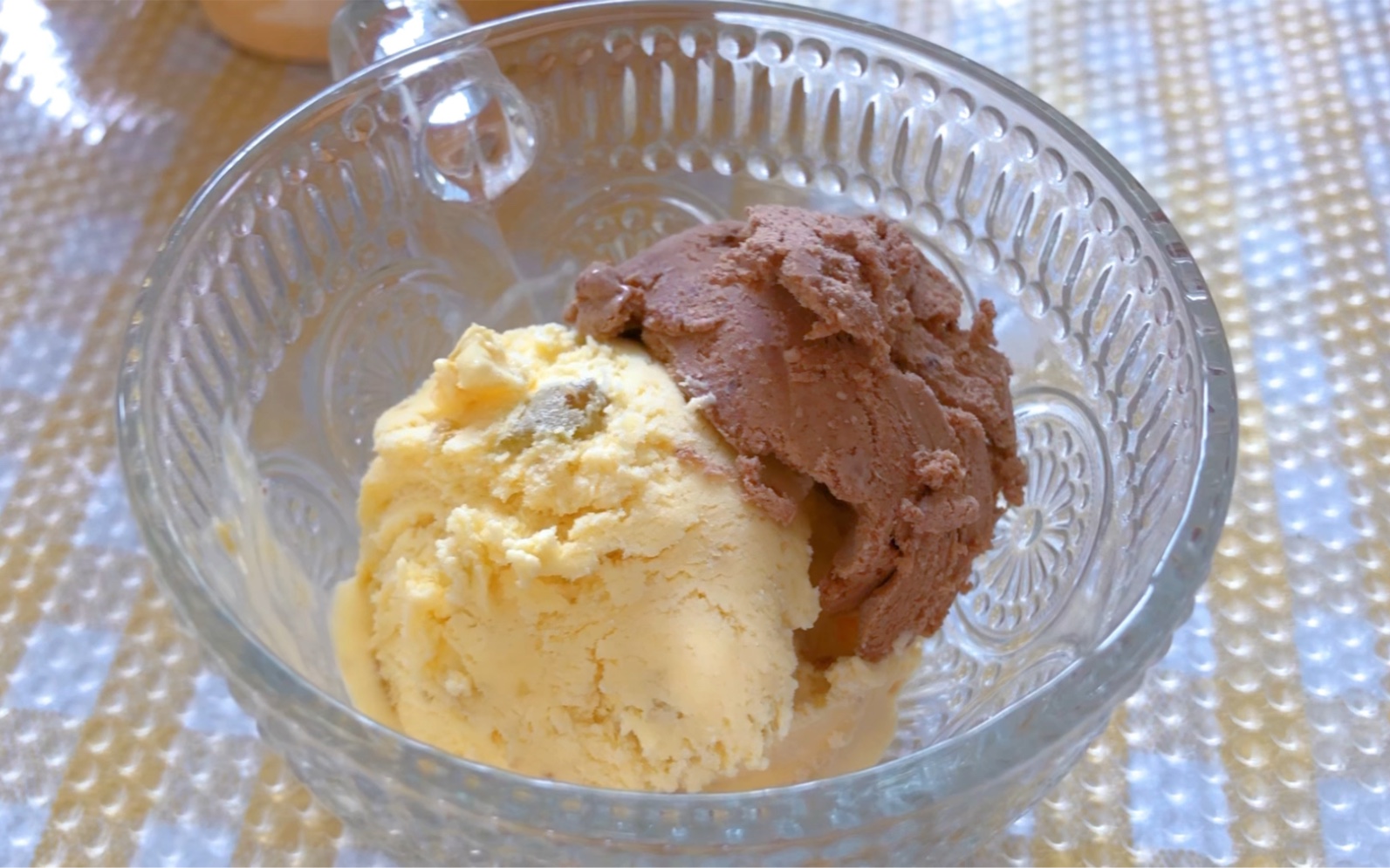 学习自制冰淇淋,成品有点硬邦邦的,感觉冻的时间太长了