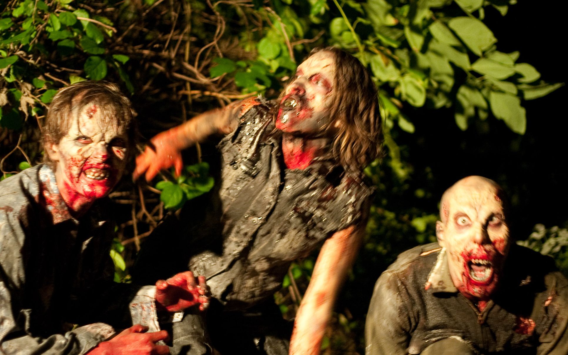 末世新型僵尸吸血怪诞生,社会崩溃女人沦为暖床伴侣