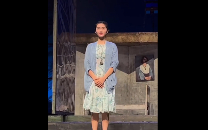 黄多多和何老师话剧谢幕,一眨眼都17岁了