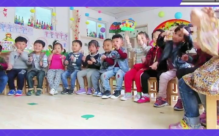 [图]幼儿园公开课，小班社会《红灯绿灯眨眼睛》教学目标：1、知道在马路上要遵守红灯停、绿灯行的交通规则。2、能根据红绿灯的信号做动作，体验模仿游戏的快乐。3、形成马路