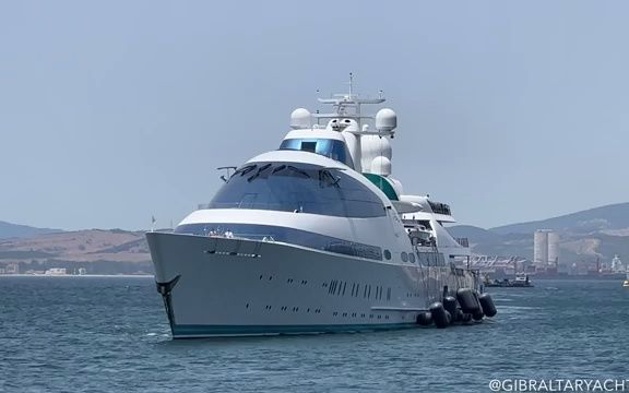 由荷兰海军军舰改装的超级豪华游艇鉴赏