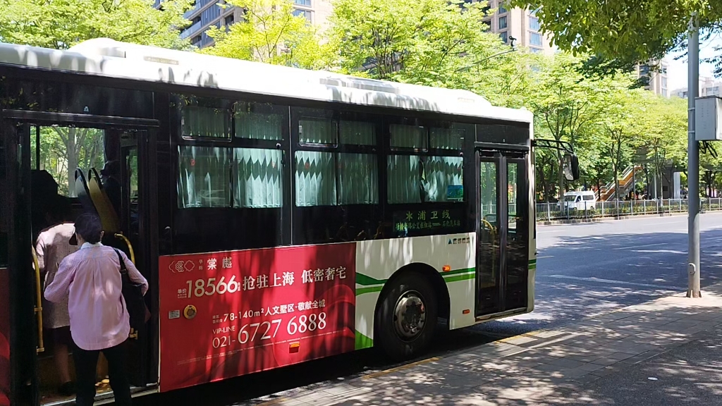 金山巴士浦卫线w2j-0033进出站