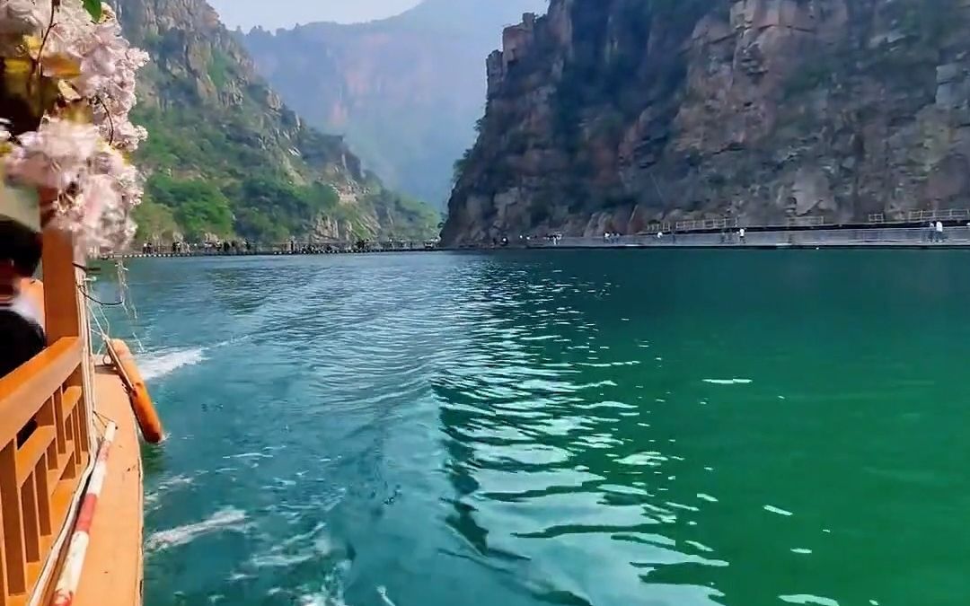 行走河南ⷨﻦ‡‚中国 | 河南宝泉旅游度假区:泛舟碧波上,回望千重山哔哩哔哩bilibili