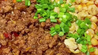 重庆豌杂面，一口面一大勺豌豆杂酱，安逸