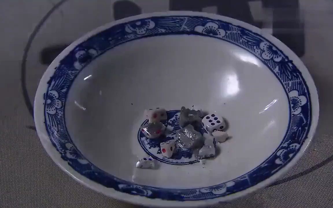飞虎:赌场老板在骰子里灌了水银,被刘洪拆穿,刘洪赢下赌博