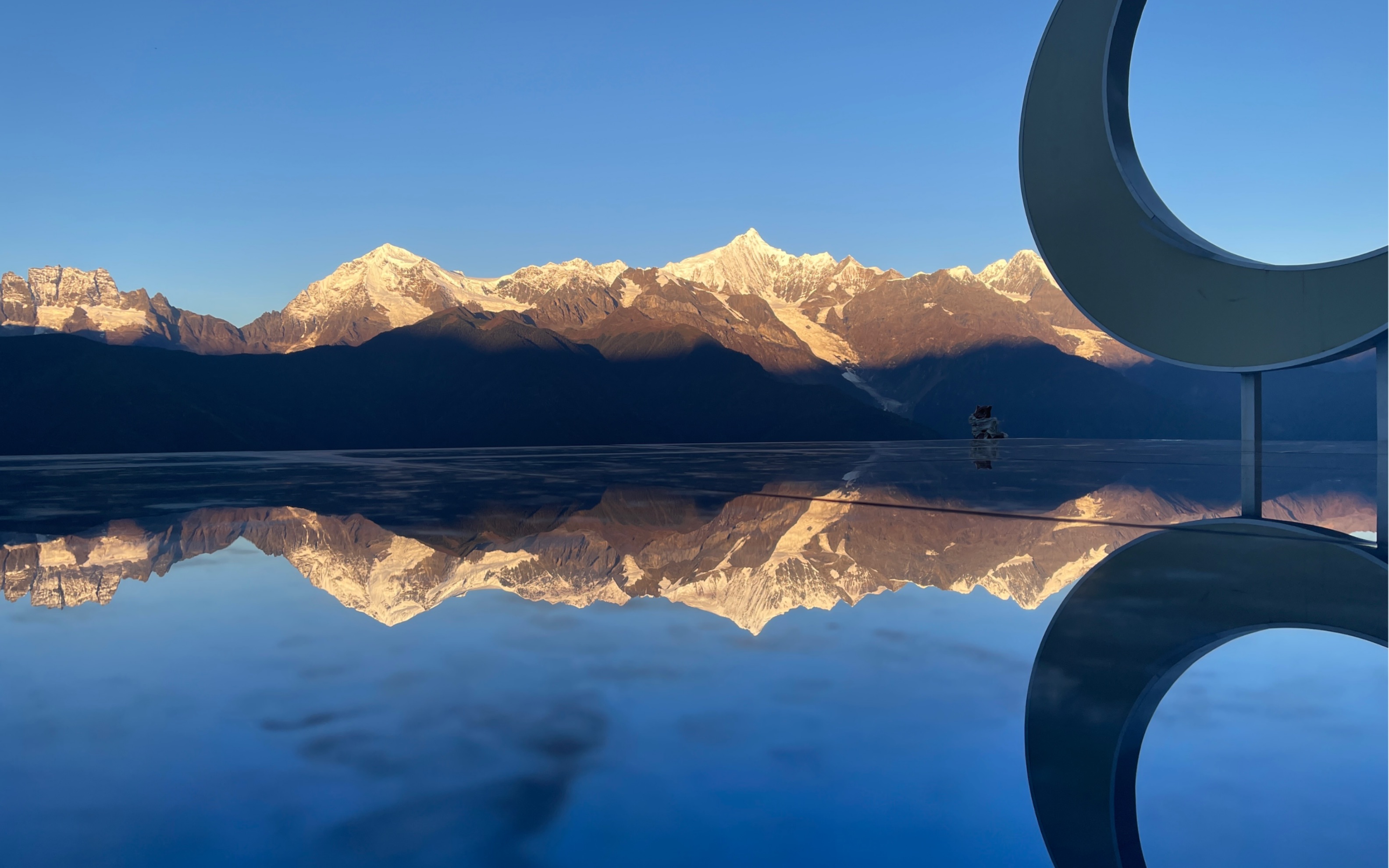 梅里雪山日照金山