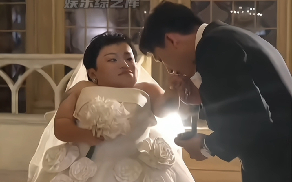 #轮椅女首富李喜梅国庆大婚 32岁的她嫁给了26岁的帅小伙大双!婚礼当天黄晓明也亲临现场,对二位送上真挚的祝福!#李喜梅哔哩哔哩bilibili