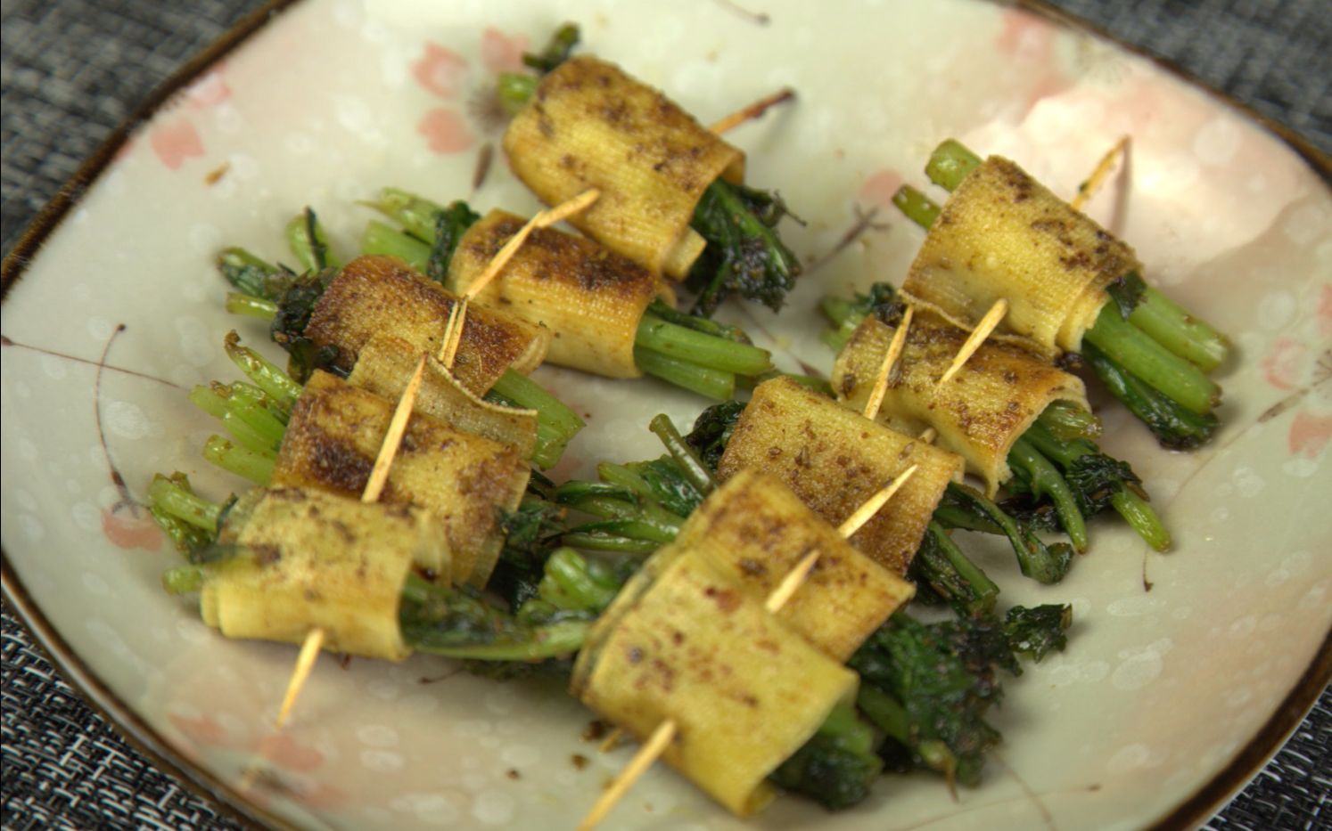 美食【茼蒿菜卷】做法分享