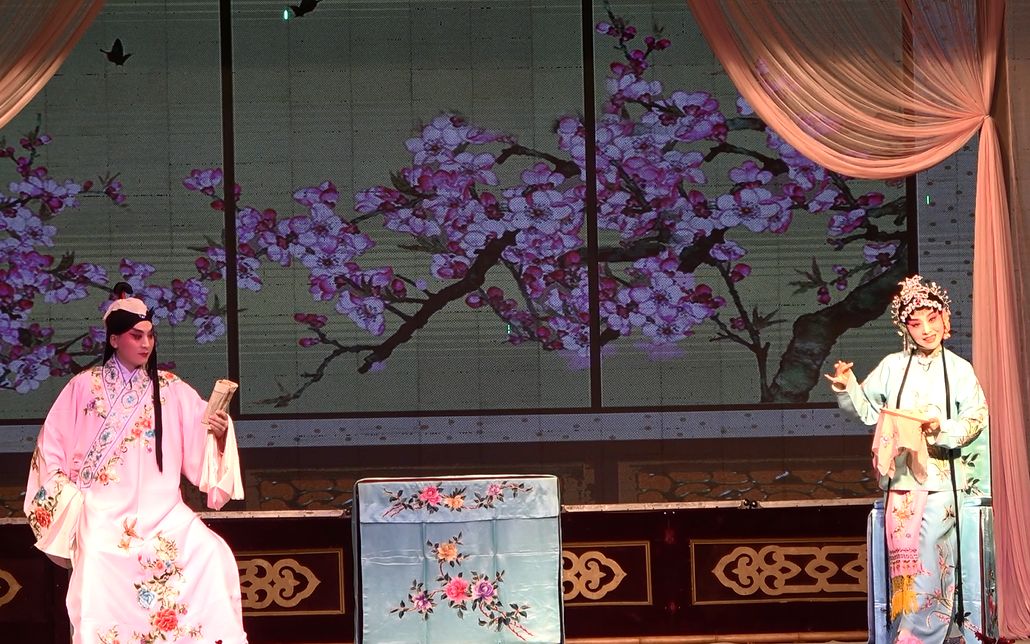 秦腔《兄弟窗前把书念》,演唱有老一辈艺术家陈妙华的腔调,好听