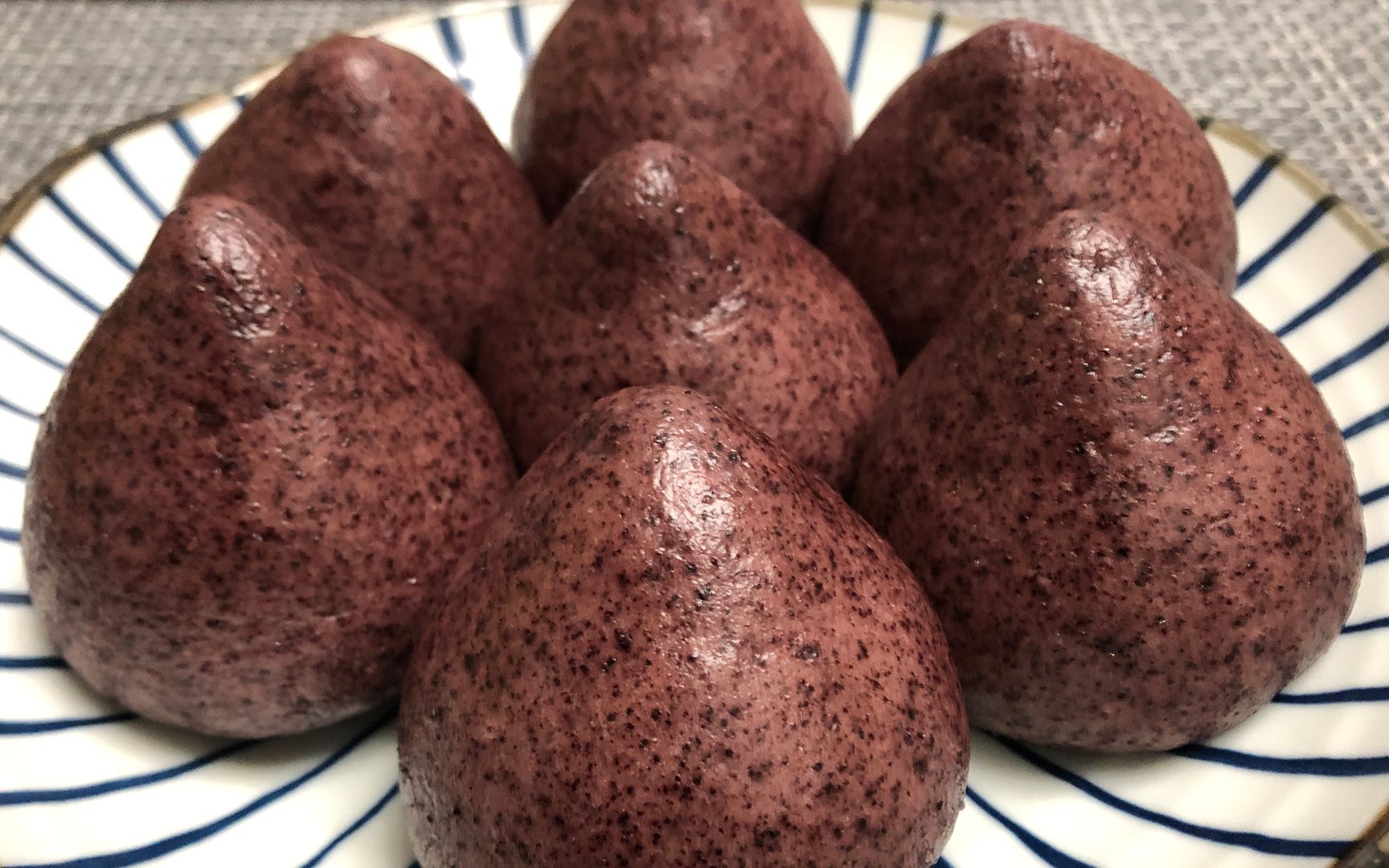 黑米不要煮粥喝了,试试做成窝窝头,蓬松柔软不塌陷,营养美味