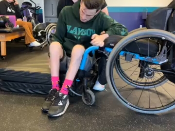 四肢瘫转移上轮椅