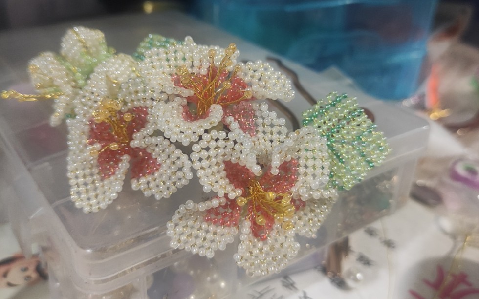 古法辑珠油桐花