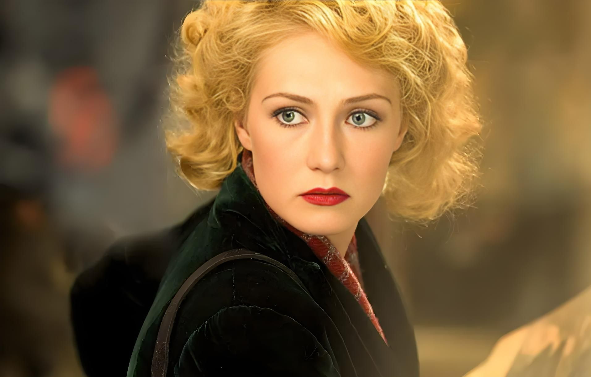 犹太女人在战乱纷飞的年代,是如何在德军和地下党之间求生存的?