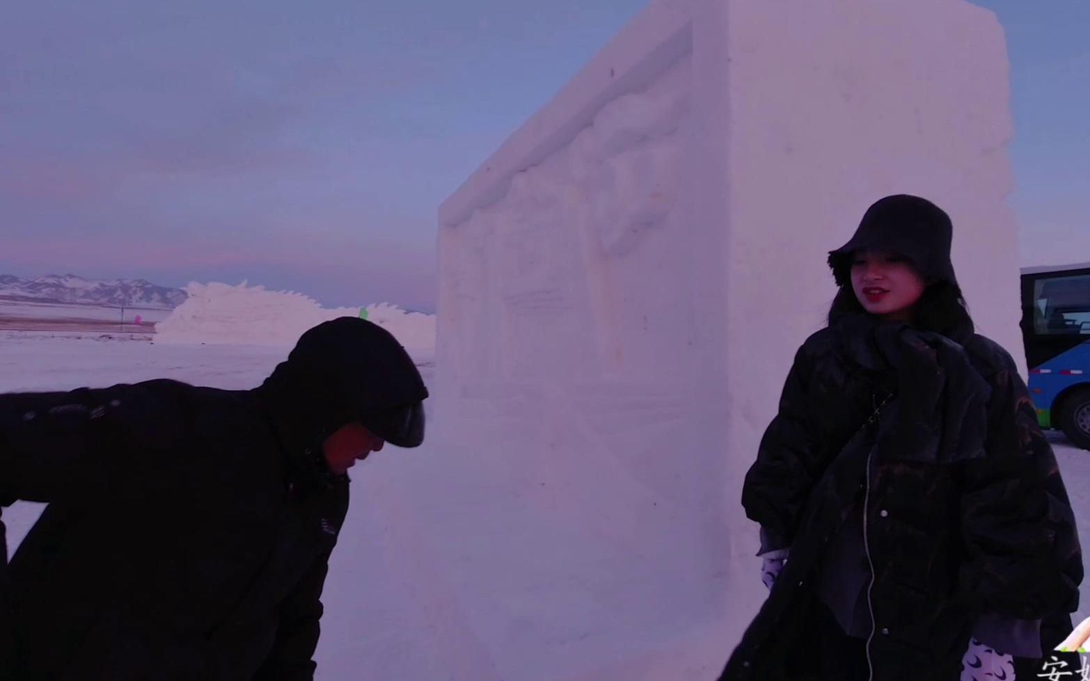 新疆的冬天有多冷?古丽雪地里冻得直哆嗦,说话的声音都发颤了!哔哩哔哩bilibili