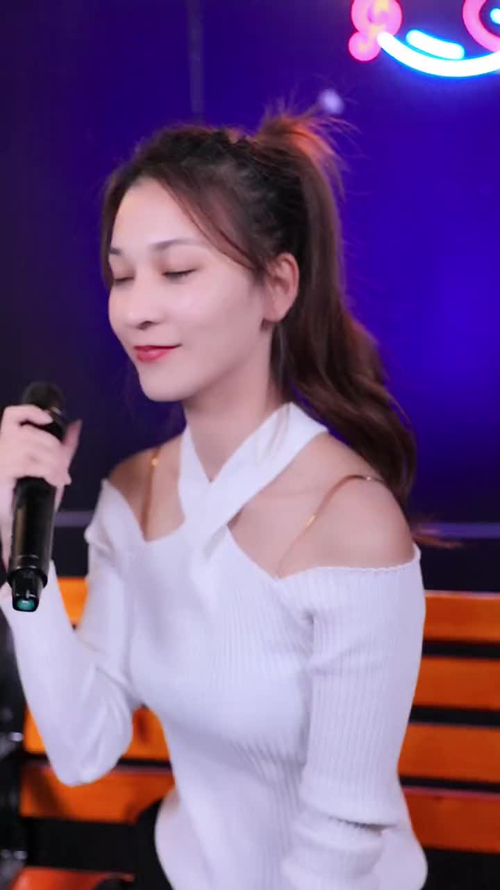 下方评论给我打一句小韵加油噢力给好不好粤语歌