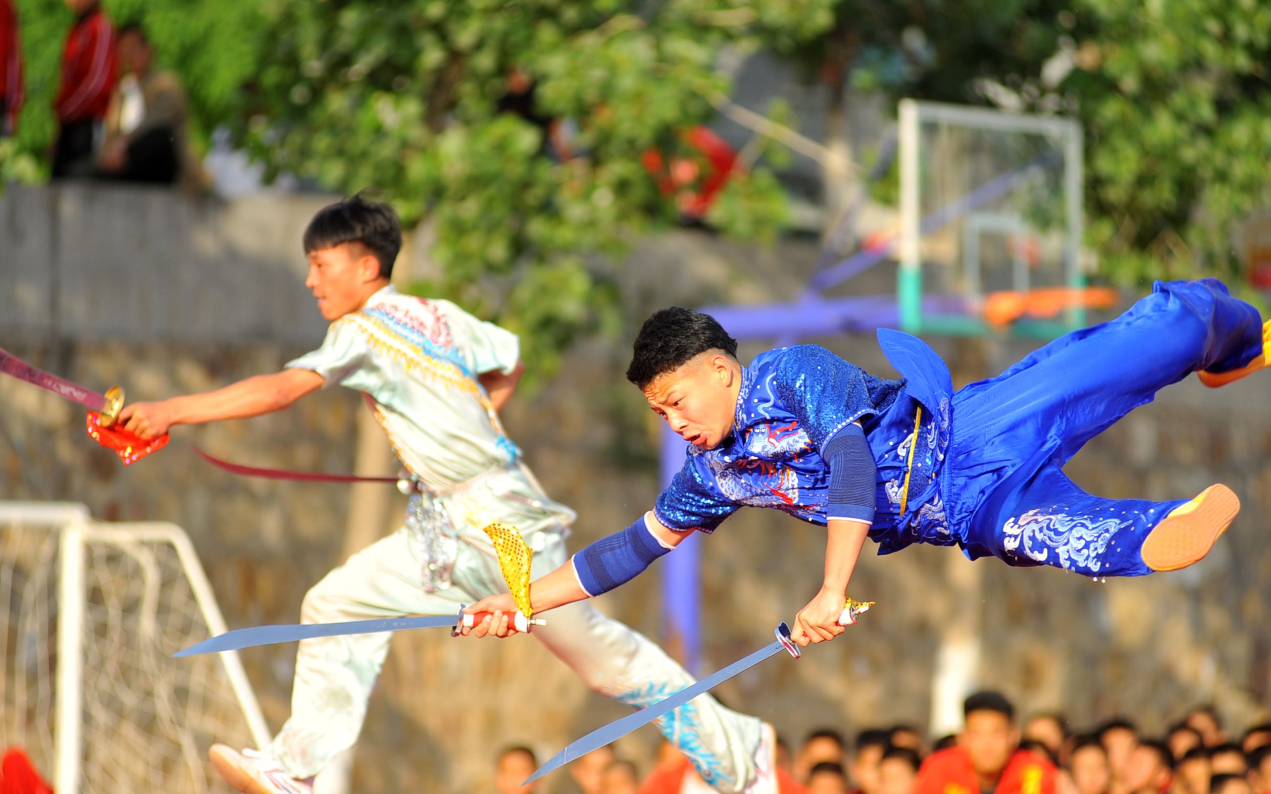 少林小子演练软兵器流星锤,这功夫牛!