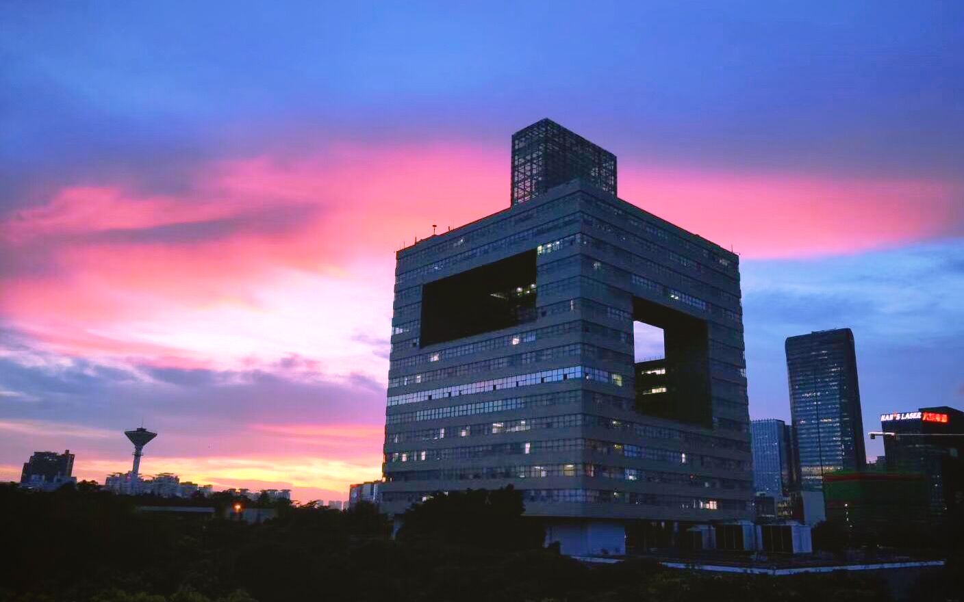 【带你游深大#1】深大科技楼欢迎你(中指)_哔哩哔哩 (゜-゜)つロ 干杯