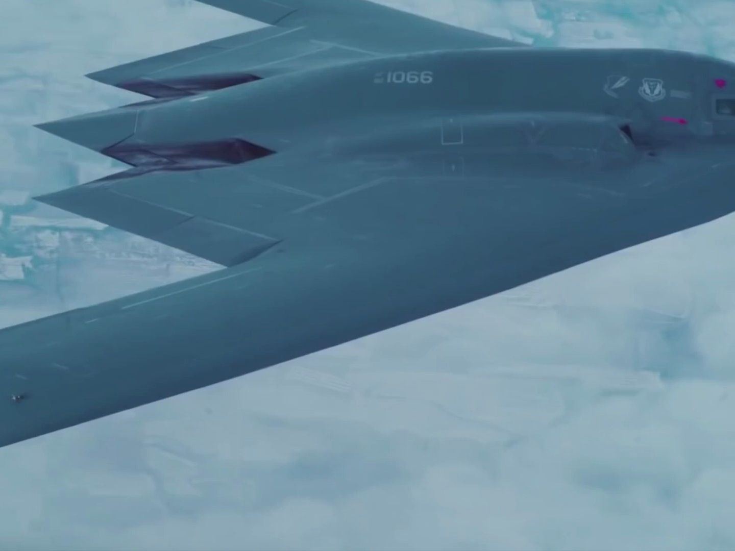 难寻其踪!美国b—2隐身战略轰炸机,它是如何"隐身"的?