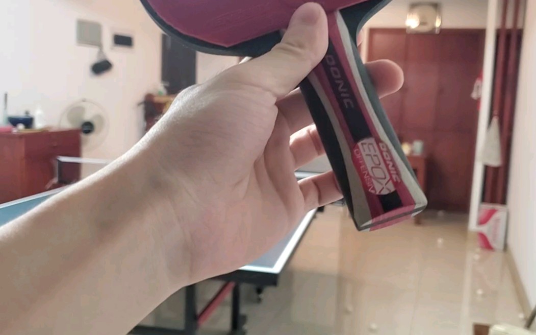 打打新的多尼克板子,家里练练定点反手还可以,正手还是地方小了点