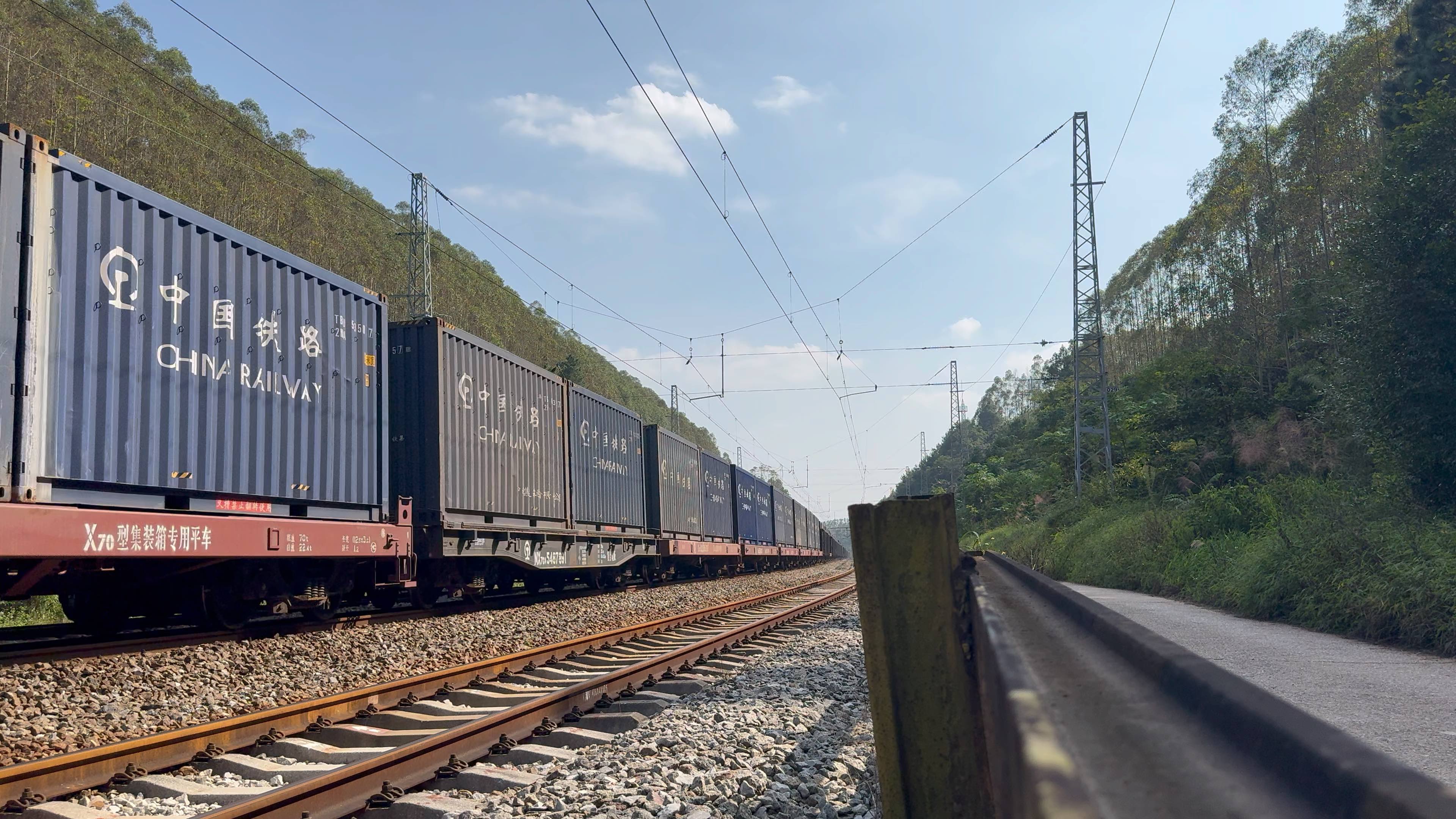 【南防铁路】86160次通过宁村