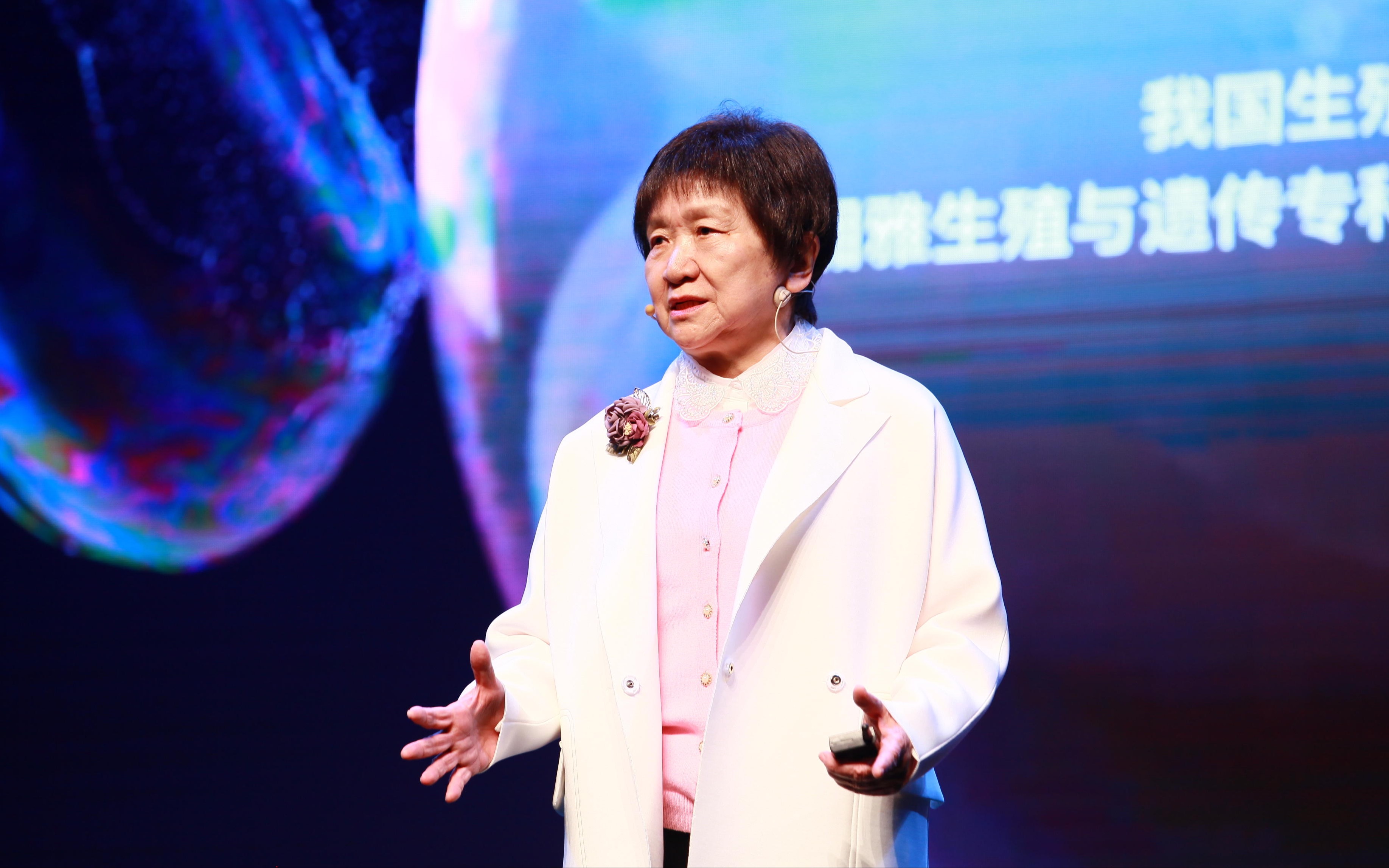 我30年的临床经验出发我还是建议女性要在30岁前生孩子造就talk卢光琹