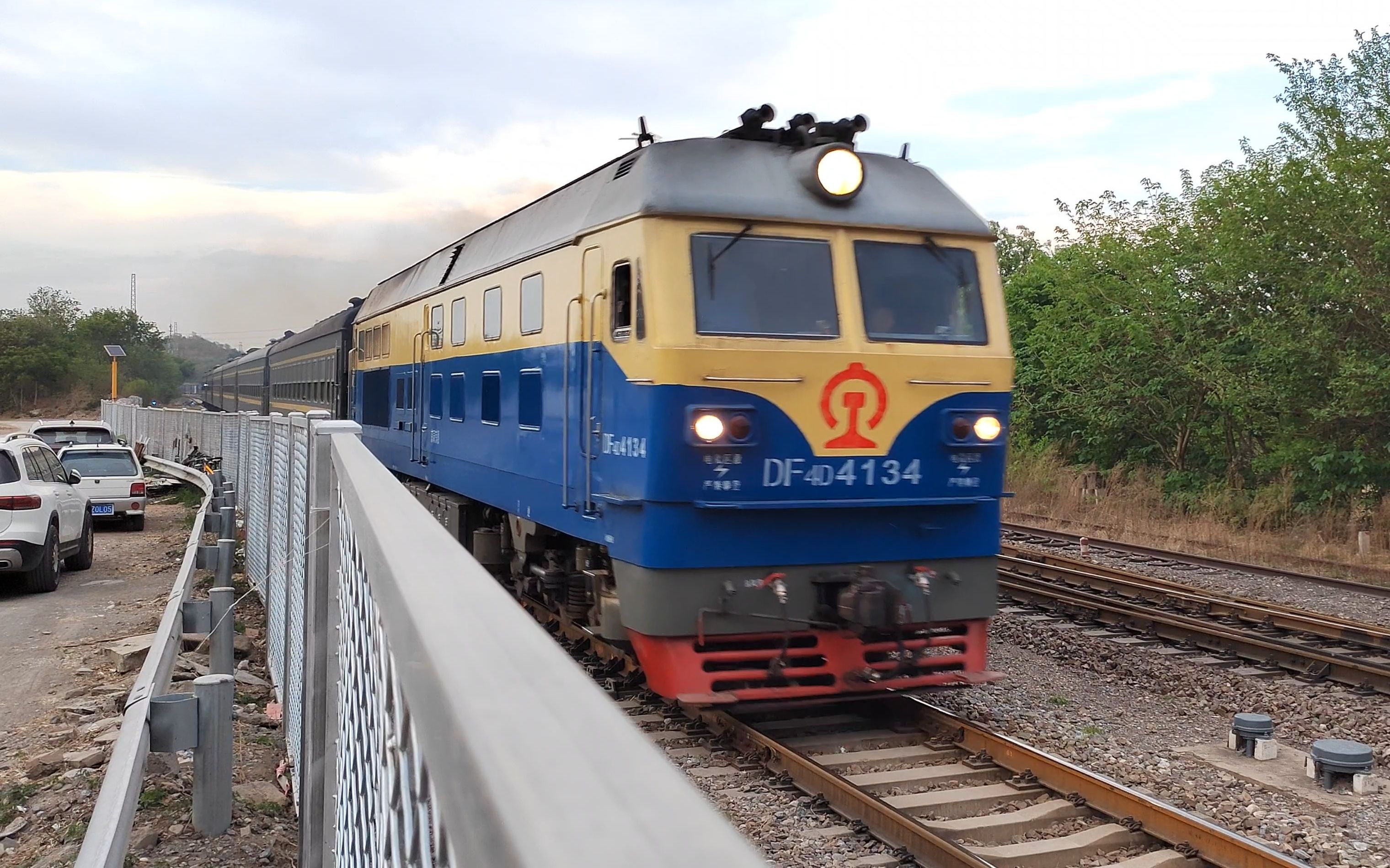 【铁路2023】感谢大车的电笛-df4d牵引6437次京原线下行通过