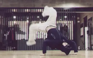 Video herunterladen: HONG 10！最强 BBOY 的练习！