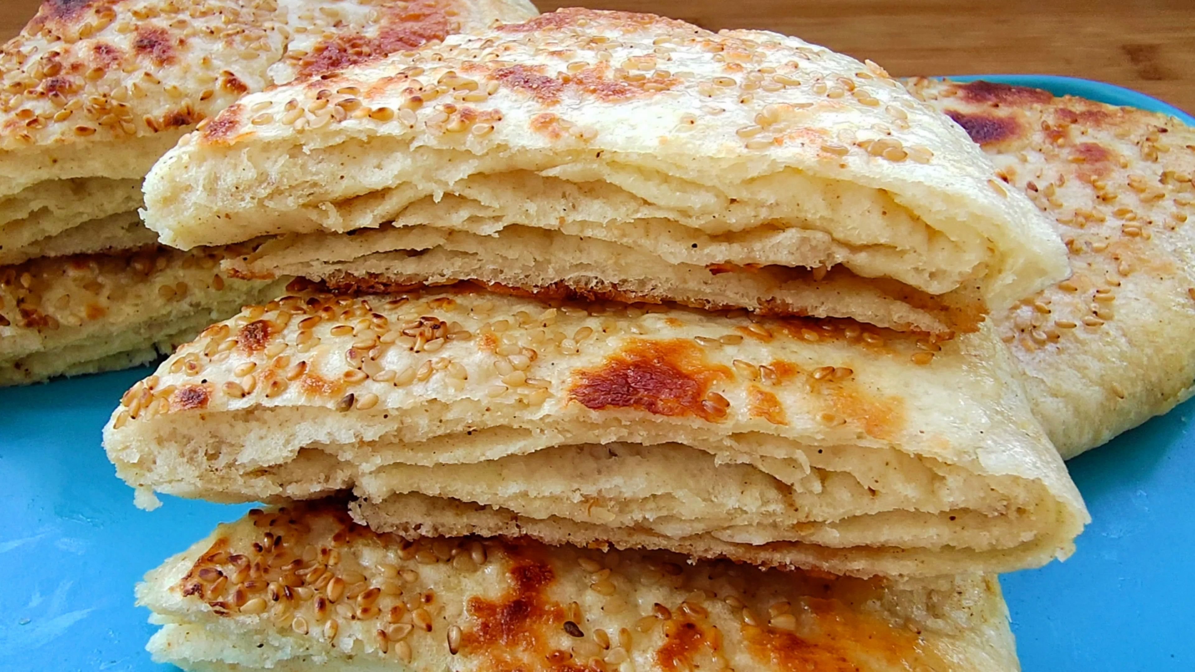 【发面千层饼】这样做,不信你不流口水,外酥里软,椒香四溢