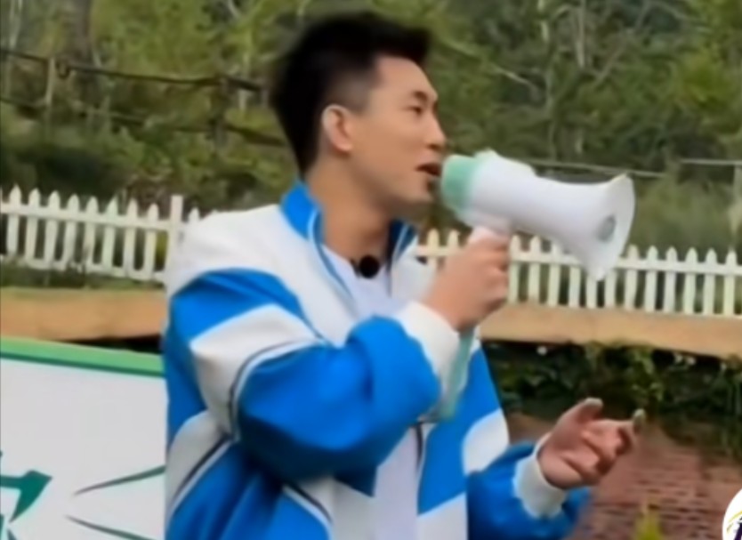 让我们欣赏一下郭艾伦优美的歌声吧!98