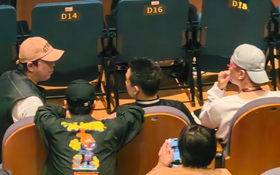 黄磊脱口秀|极限男人帮重聚|第十届乌镇戏剧节开幕