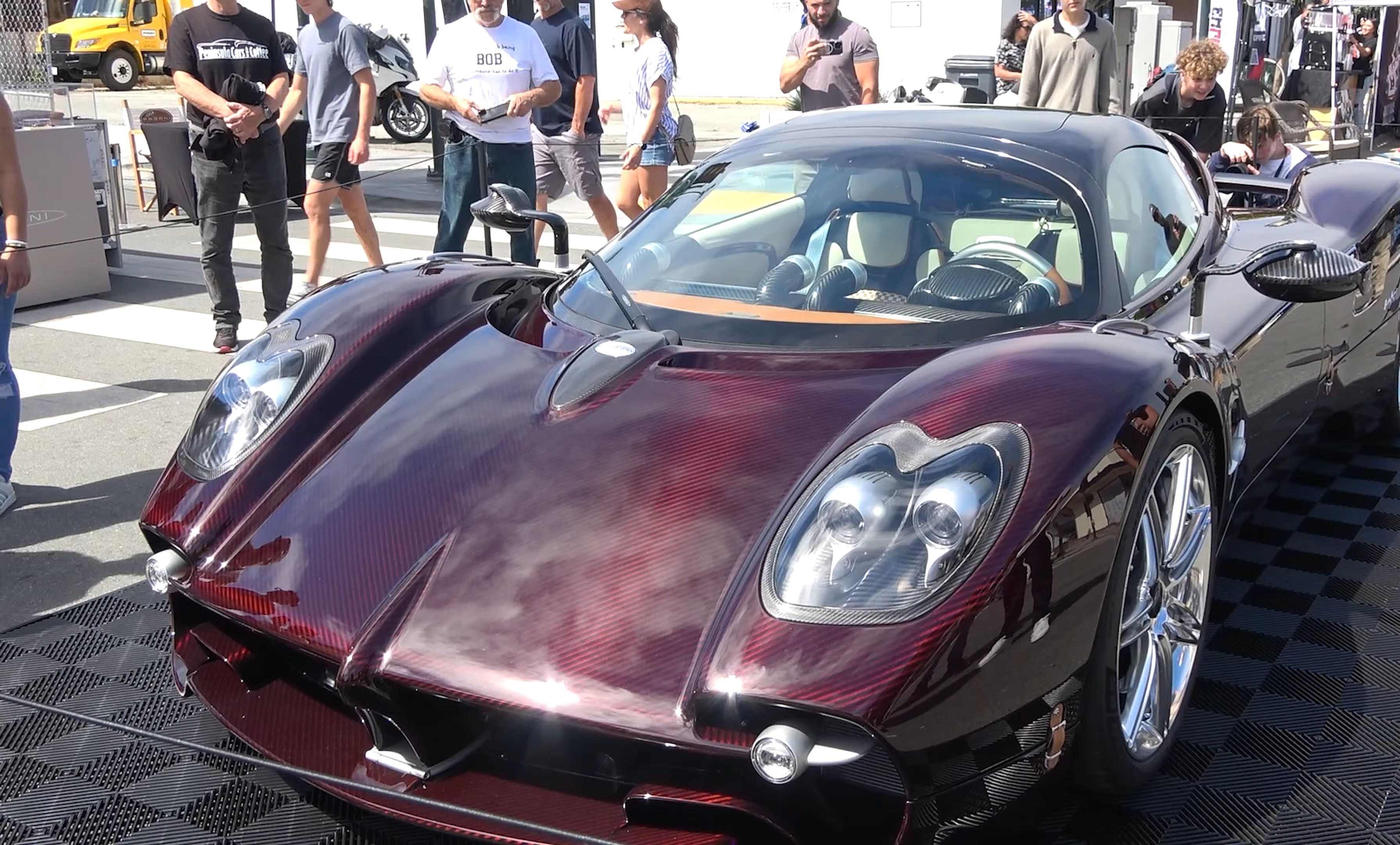 红宝石色裸碳帕加尼(Pagani)Utopia Roadster 外观展示哔哩哔哩bilibili