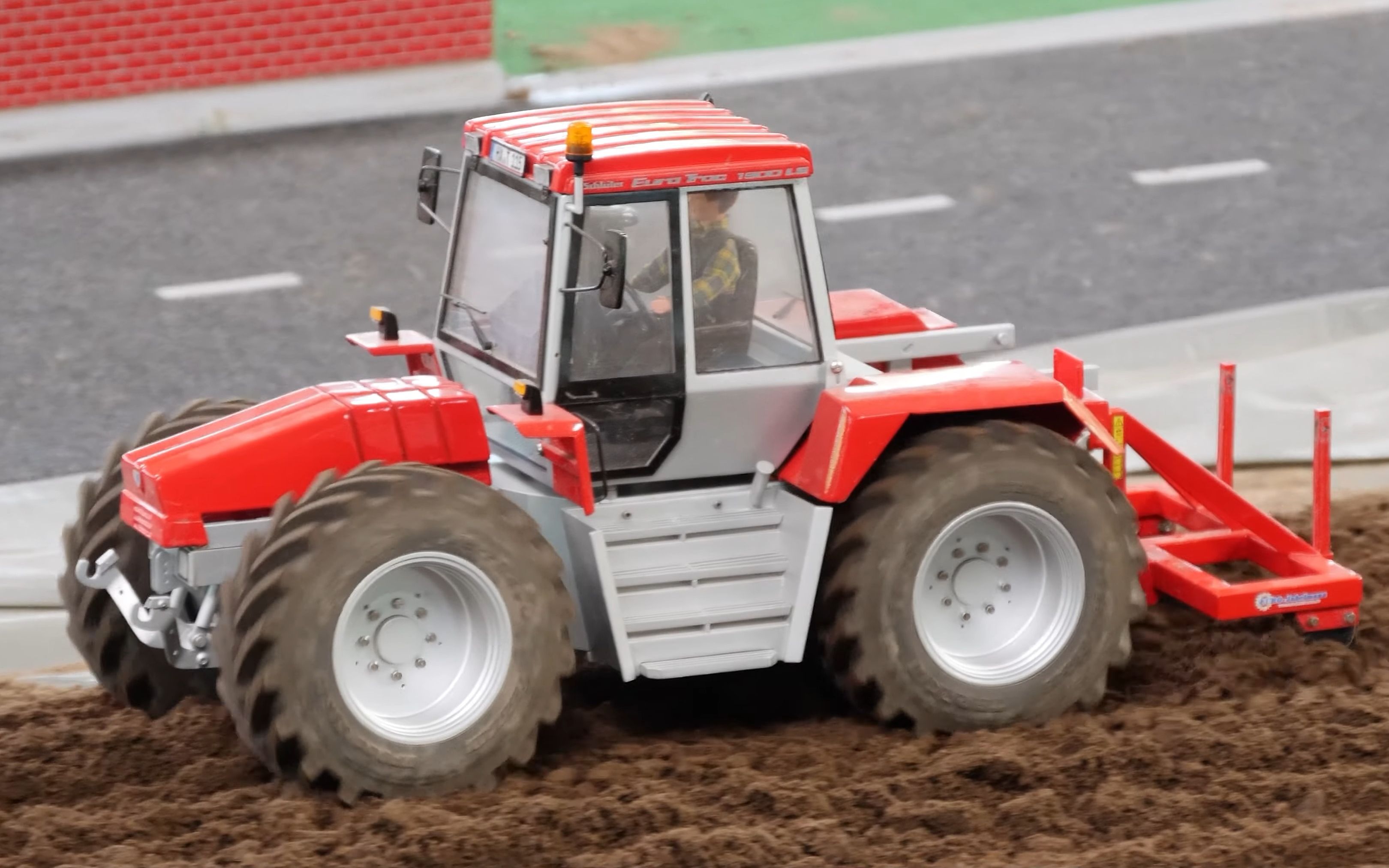 rc遥控拖拉机模拟农田犁地4k