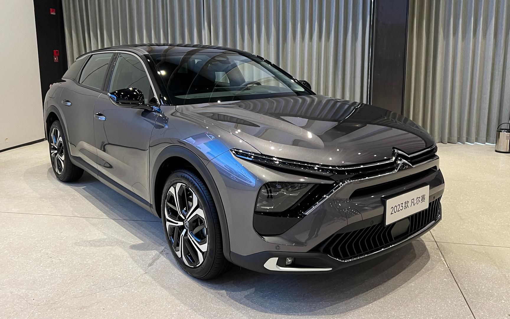 只比22款贵一元,2023款雪铁龙c5x凡尔赛提升在哪?值得买吗?