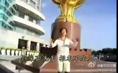 Descargar video: 【吴妈开口唱歌，超搞笑】做个文明中国人（黄子华、张达明、吴镇宇）