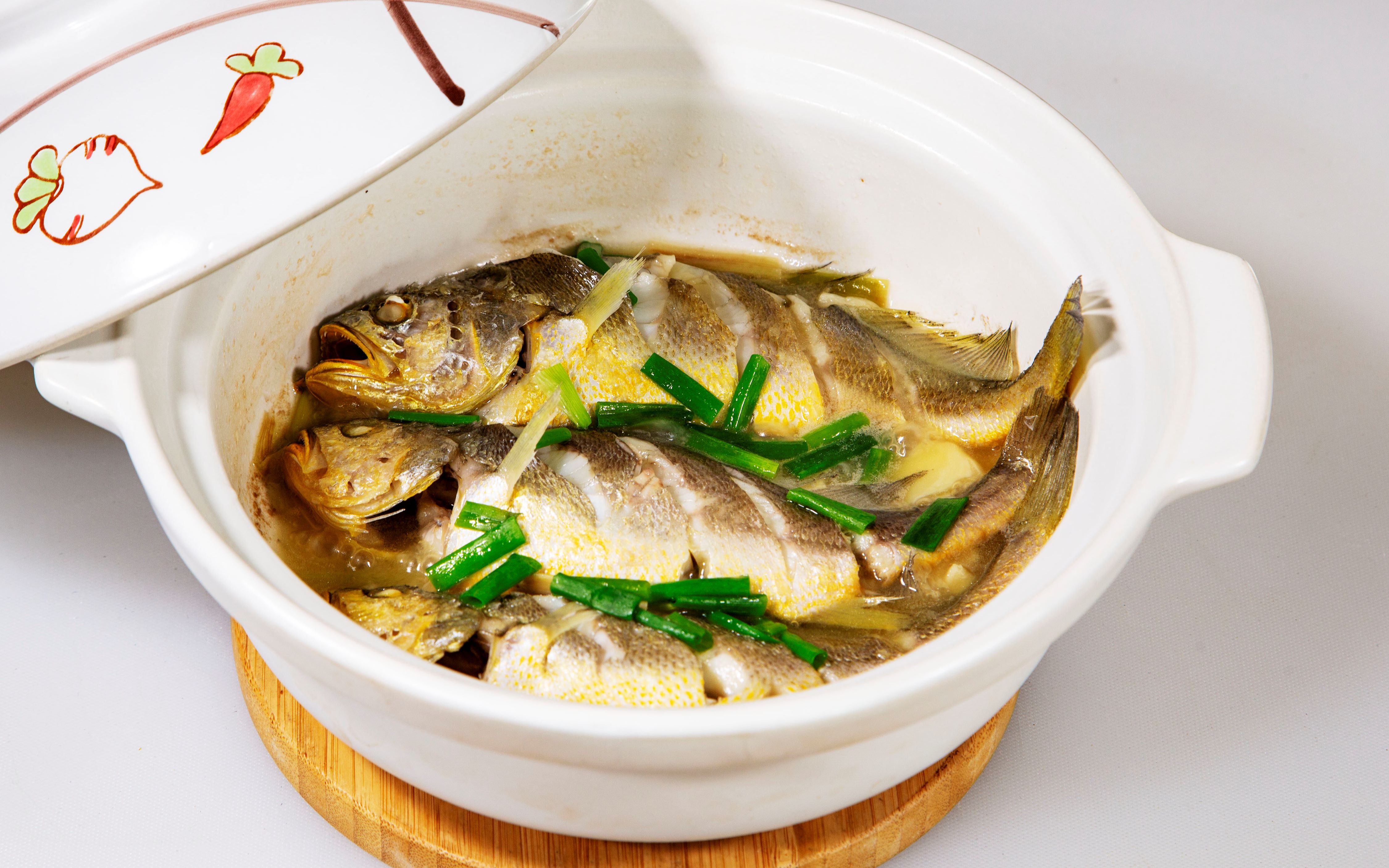 海鲜家常做法砂锅黄鱼简单配料砂锅直接焖出来的黄鱼肉质鲜美