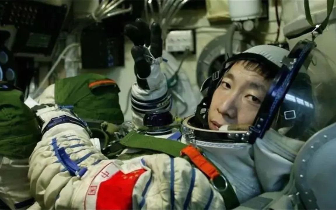 珍贵视频!杨利伟在太空中拍摄的地球画面