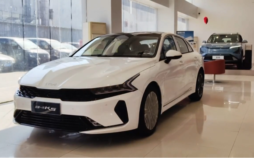 2021款起亚k5试车