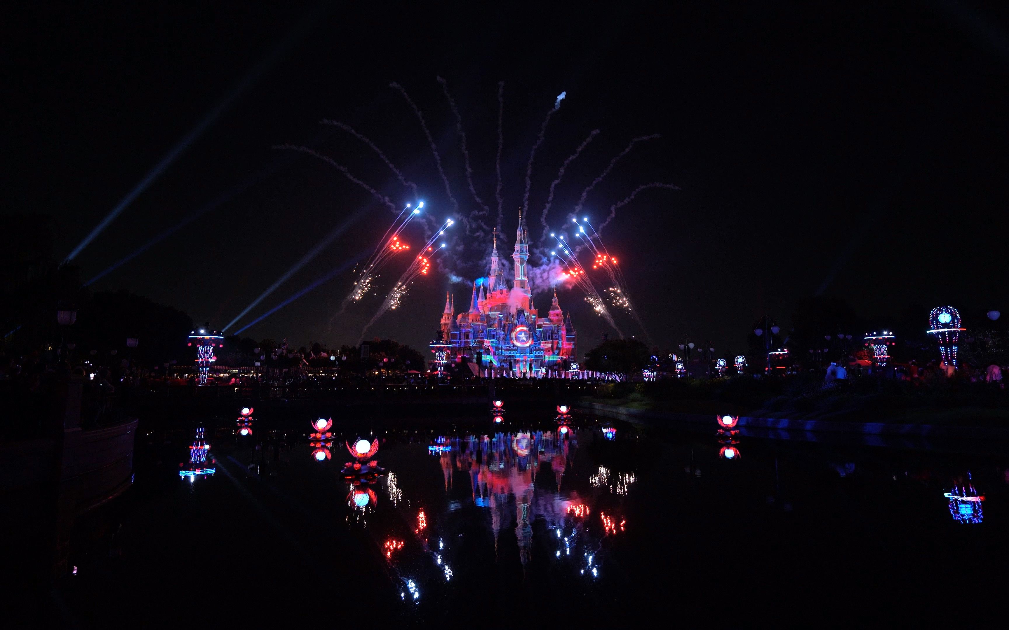 4k:上海迪士尼奇梦之光幻影秀(侧面视角带倒影)